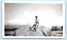 PHOTO Shirtless guy Pose Man Muscle Barefeet Foot Feet Soles Beach Barefoot picture