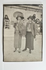 2 Women Fashion Cloche Hats Paris Paul Geniaux c1920s VTG Photo picture