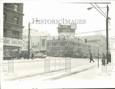 1960 Press Photo Typical street scene at Independence Square - lrb22709 picture