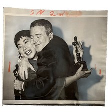 1958 Rare Vtg. Press Photo Miyoshi Umeki Red Buttons Sayonara Oscar Winners picture