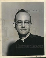 1962 Press Photo Reverend Matt Menger talks stop of advance of communism in Laos picture