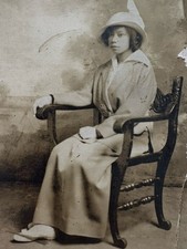 ANTIQUE PHOTOGRAPH AFRICAN AMERICAN WOMAN EDWARDIAN FASHION LARGE HAT PORTRAIT picture