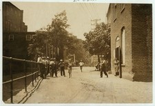Photo:Danville Virginia Riverside Cotton Mill Noon Hour Workers 1911 picture