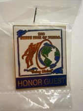 1999 State Fair of Texas Honor Guest Going Global Enamel Pin Badge Collectible picture
