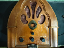 Windsor 1932 Antique Wood Cabinet Tabletop Tube Radio w/ Knobs & Power Cord picture