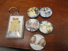 Mary-Kate Ashley Olsen Twins lot of 5 buttons & 1 key chain picture