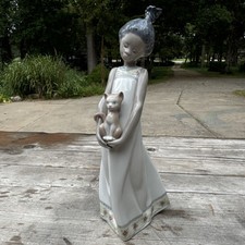 Lladro Black Legacy Collection #560 Close To My Heart Girl With Cat Figurine picture