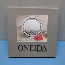Vintage Oneida Silverplate Round 10” Serving Tray - Maybrook picture