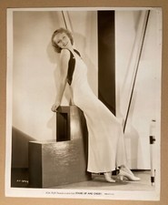 Hollywood form fitting gown pinup photo Madge Evans 1934 “Stand Up and Cheer” picture