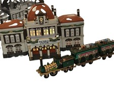 Vtg Dept 56 Dickens’ Village Victoria Station # 5574-3•”The Flying Scot”•Mint picture