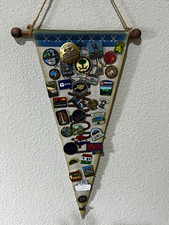 Vintage Travel Souvenir Pennant Wall Hanging w/ Assorted Pins, Moe’s Tavern 2021 picture