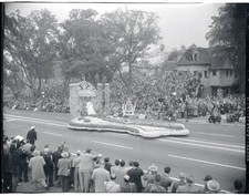 Miriam Stevenson Riding on a Float 1955 Photo - The sweepstakes prize winner, ch picture