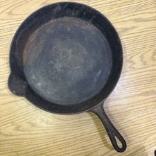 1800’s Gate Mark Oversize No.10 Single Pour Spout Cast Iron Skillet 12 1/2 Inch picture