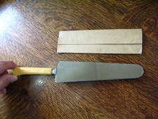Vintage Kitchen Utensil Cake Pie Server Stainless Blade Cream Celluloid Handle picture