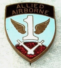 ORIGINAL PINBACK WW2 1st ALLIED AIRBORNE ARMY DI CREST BADGE, NHM picture