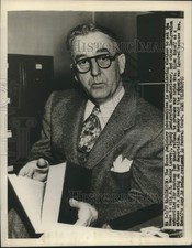 1950 Press Photo Deputy Immigration Officer A.R. Mackey - nox32198 picture