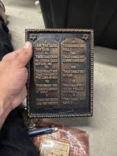 VINTAGE BRONZED PLAQUE WITH THE 10 COMMANDMENTS. 8 1/4