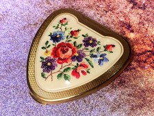 Kigu Cherie Heart shaped floral needlepoint-vintage powder compact: Mirror-1g picture
