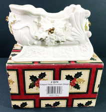 Porcelain Holly Sleigh 5.53