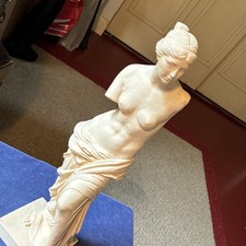 White Plaster Venus de Milo Female Nude Torso Statue 3D Effect Classical picture