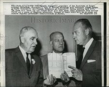 1959 Press Photo Kenneth Holland Meets w/ Luther Hodges, Stephen McNichols, NY picture