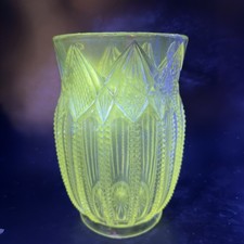 Early American Pressed Glass Clear Zipper Diamond Star Manganese 365nm Green UV picture
