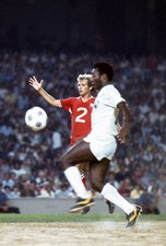 Pele' #10 New York Cosmos in action at an NASL Soccer game circa 1- Old Photo 29 picture