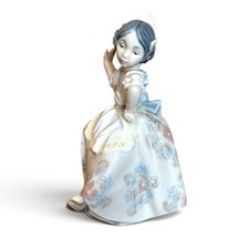 Lladro 5375 Valencian Girl Glossy Porcelain Figurine Made in Spain Retired picture