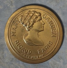 Antique c1919 Mary Garden Rigaud Paris Brass Powder Compact Empty 2.5” Beautiful picture