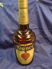 Antique Hiram Walker SIGNET 2 Gallon Rye Distillery Whiskey Bottle Dated 1938 picture