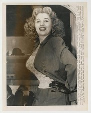Tempest Storm 1957 Rare Newswire Photo 7x10 Burlesque Strip Tease Dancer J14849 picture