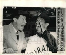 1956 Press Photo Joe E. Brown with Pirate Baseball Manager Bobby Bragan picture
