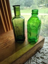 vintage poison bottles -GIFT SKULL BONES -DE-DRO graduated embossed lines picture