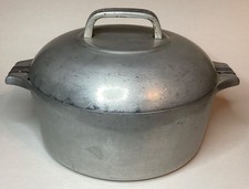 VTG WAGNER WARE SIDNEY O MAGNALITE 4248-M DUTCH OVEN W/CAST TRIVET picture
