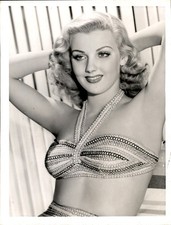 LDE7 1945 Orig Photo ACTRESS DOLORES MORAN PINUP 