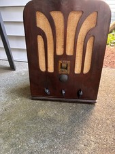 Vintage General Electric A-53 “tombstone” tabletop style radio picture