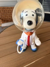 Vintage 1969 United Features Syndicate Peanuts Snoopy Astronaut NASA USA 9” picture