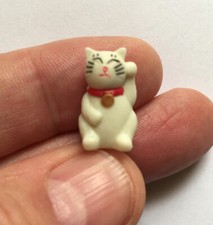 TINY MANEKI NEKO 5/8 INCH LUCKY CAT BECKONING CAT JAPANESE WAVING CAT MINI KITTY picture