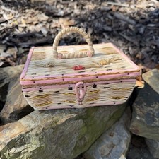 VINTAGE WICKER WOVEN SEWING BASKET-JAPAN- Handle Flowers Pink White picture