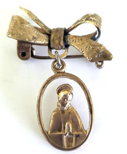 Vintage Mary Praying Heart of Jesus Medal Dangle Brass Bow Pin 1.5