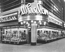 1930s WHELAN DRUG STORE at New York Times Square Photo (231-U) picture