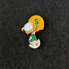 Vintage Snoopy Football Player ‘S’ Pin Aviva Peanuts United Feature Syndicate picture