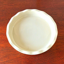 Pfaltzgraff White Ceramic 9in Round Pie Dish Plate 2in Deep 1-Piece picture