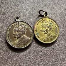 2x VINTAGE JUNE 1911 KING GEORGE V & MARY CORONATION MEDALS MEDALLIONS  picture