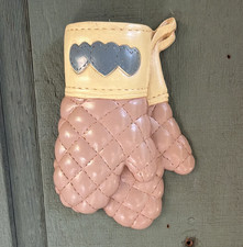 Vintage 1992 Burwood Products Oven Mitt Wall Plaque Plastic Country Kitchen picture