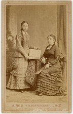 Two Women Posed Looking at Photo Album Portrait CDV Original Linz picture