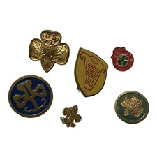 Vintage 1930's  - 50's Girl Scout & Brownie Pins Vintage Trefoil Eagle Lot of 6 picture