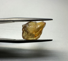 Sapphire Intense golden yellow clean faceting rough  Tanzania 5.28 carats picture