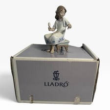 Lladro 5678 I Feel Pretty Girl Mirror Brush Porcelain Figurine Retired w/Box picture
