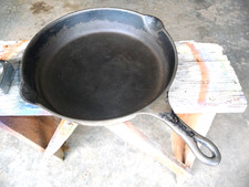 VINTAGE FAVORITE PURITAN CAST IRON #10 SKILLET picture